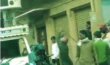 करौली में दंगे का सबसे बड़ा सबूत देखिए: पुलिस के सामने दंगाइयों को ऑर्डर दे रहा था पार्षद, छतों पर छुपे बैठे थे उपद्रवी