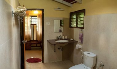 वास्तु शास्त्र के अनुसार घर की इस दिशा में कभी नहीं बनवाना चाहिए टॉयलेट, आर्थिक कठिनाइयों का बन सकता है कारण!