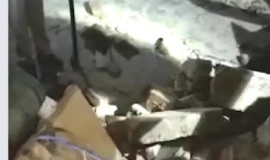 अजमेर के आदर्श नगर थाना क्षेत्र के बड़गांव में कूलर फैक्ट्री का हिस्सा रात को अचानक ढह गया...