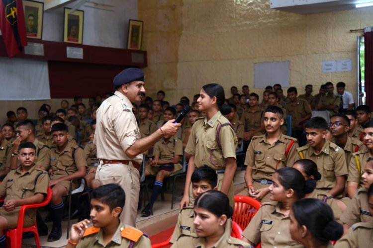 पुलिस अधीक्षक अजमेर ने साइबर-सुरक्षा के प्रति जागरूक किया